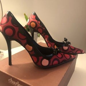 Rare!!!Charles David Scamper- red multi. Size 8.5